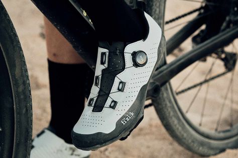 The new Fizik Terra Atlas X5 is a shoe for gravel riding, mountain biking and more Gravel Riding, Scott Mtb, Xc Mountain Bike, Steve Williams, Mtb Shoes, Bike News, Mountain Bike Shoes, Bike Shoes, Gravel Bike