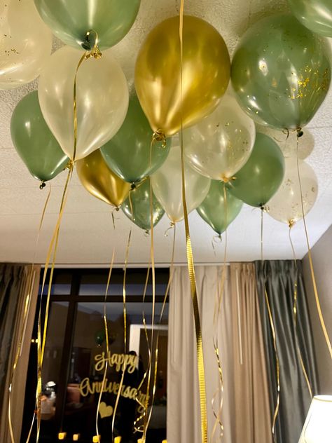 Hotel Room Birthday Decoration Green, Hotel Room Balloons, Hotel Room Decor, Hotel Room Decoration, Romantic Hotel Rooms, Mums Wedding, Bday Celebration, Wedding Bedroom, Wedding Room Decorations