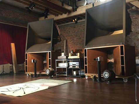 Western Electric 15A Fi Car Audio, Mcintosh Audio, Home Recording Studio Setup, Audiophile Listening Room, Sound Room, Vintage Speakers, Horn Speakers, Speaker Box Design, Hi Fi System