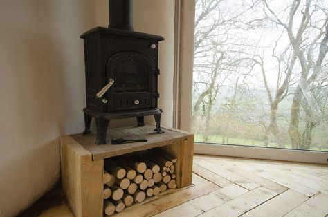 Straw Bale Tiny House - Tiny House Blog Derksen Shed House, Tiny House Stove, Tiny House Fireplace, Corner Wood Stove, Tiny House Wood Stove, Hut Interior, Stove Hearth, Dry Cabin, Small Cabin Interiors