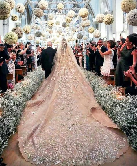 AMERICA WEDDING DR. Wedding Dress Elie Saab, Middle Eastern Wedding, Eastern Wedding, Lebanese Wedding, Wedding Dressses, Designer Bridesmaid Dresses, A New Beginning, Brides Wedding Dress, Princess Wedding Dresses