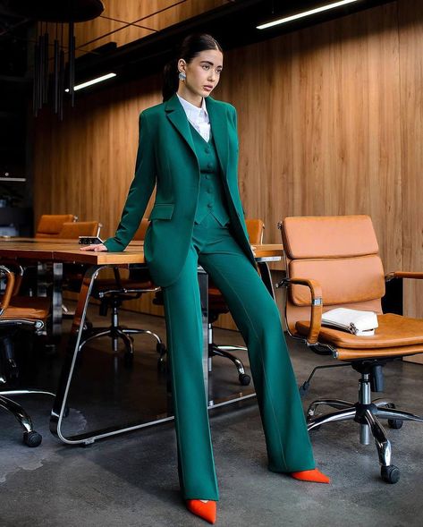 Vils Brand | Chic 3Piece Suit 😍 Emerald Double Breasted Pant Suit For Women Available Size :XS,S,M,L | Instagram Teal Suit For Women, Emerald Suit Women, Women In Suits Business, 3 Piece Suits For Women, 3 Piece Suit Women, Green Suit Women, Pant Suit For Women, Teal Suit, Work Closet