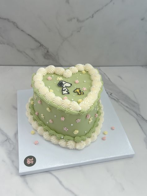 Sage green vintage heart cake with buttercream Snoopy Birthday Cake Ideas Sage Green, Sage Green Heart Cake, Birthday Cake Aesthetic Green, Green Heart Cake, Green Themed Birthday Party, Green Cake Design, Sage Cake, Sage Green Cake, Snoopy Birthday Cake