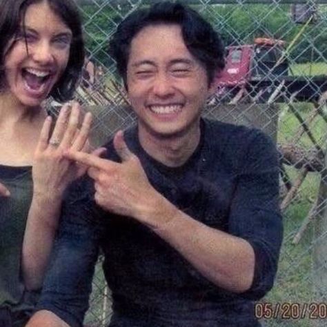 Twd Cast Funny, Twd Faceclaims, Twd Pfp, Glenn And Maggie, Twd Glenn, Glenn The Walking Dead, The Walking Dead Cast, Steven Yuen, Glenn Y Maggie