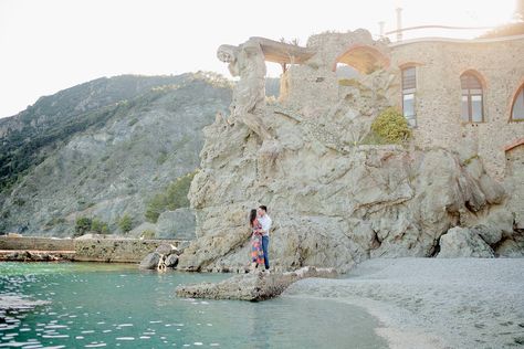 couple photography monterosso cinque terre Cinque Terre Couple Photography, Monterroso Cinque Terre, Travel Photography Tips, Sports Activities, Winter Sports, Engagement Pictures, Engagement Shoots, Tuscany, Photography Tips