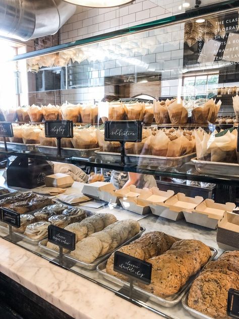 Bakery Display Ideas Store Fronts, Bakery Furniture Ideas, Rustic Bakery Design, Retro Bakery Interior, Bakery Products Ideas, Rustic Bakery Aesthetic, Bakery Interior Aesthetic, Bakery Astethic, Bakery Merchandise Ideas