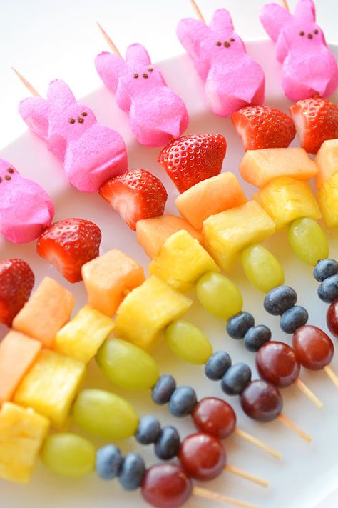 Healthy Easter Snack Crafts for Kids - Southern Made Simple Snack Crafts, Healthy Easter Snacks, Rainbow Fruit Skewers, Easter Snack, Easter Fruit, Easter Party Food, Easter Appetizers, Easter Lunch, Easter Snacks