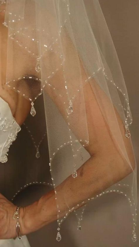 Diamond Veil, Wedding Ideas Dresses, Bridal Essentials, Unique Wedding Veils, Unique Veil, Beaded Veils, Vintage Veils, Aesthetic Wedding, Brown Hairstyles