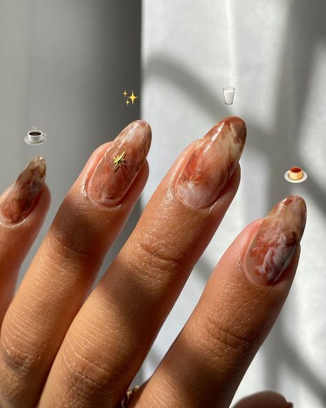 Gel Nails On Tan Skin, Nail Art On Brown Skin, Nails Tan Skin Tone, Light Marble Nails, Latte Marble Nails, Nail On Brown Skin, Nail Brown Skin, Marble Nails Aesthetic, Nude Gel Nails With Design