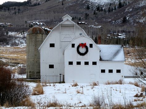 Barn Pictures, Country Barns, Park City Utah, White Barn, Winter Scenery, Mountain Town, Winter Break, Red Barns, Old Barns