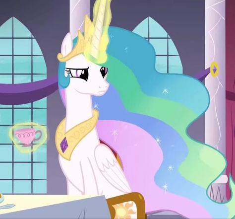 My little pony Princess Celestia Princess Celestia Icon, Mlp Sketches, Queen Celestia, My Little Pony Aesthetic, Pony Aesthetic, Aesthetic Princess, Childhood Characters, Celestia And Luna, Mlp Base