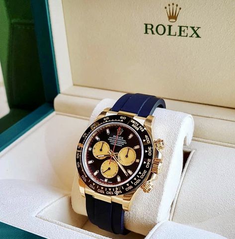 Daytona Rolex Men, Gold Daytona, Second Hand Watches, Used Rolex, Rolex Watches Women, Rolex Watches For Men, Breitling Watches, Best Watches For Men, Expensive Watches