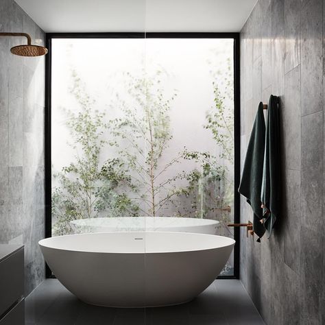 #Podia_Inspo Keep it simple... This elegant free-standing bath and full height one-way glass window creates the perfect setting to watch… Bad Inspiration, Standing Bath, 아파트 인테리어, Free Standing Bath, Bath Tub, Design Living Room, Modern Bathroom Design, Bathroom Renovations, Bathroom Inspiration