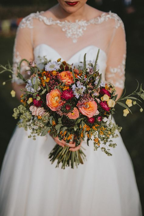 Autumnal Wedding Flowers Bouquets, Wedding Flowers Autumn Colors, Rustic Autumn Wedding Flowers, September Flowers Bouquet, Wildflower Bouquet Autumn, Autumn Bouquets Wedding, Bride Bouquets Autumn, Autumn Flower Bouquet Wedding, Fall Wedding Wild Flowers