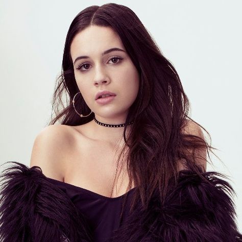 Bea Miller Paw Print Tattoos, Bea Miller, Pawprint Tattoo, Small Shoulder Tattoos, White Ink Tattoo, Paw Tattoo, Wallpapers Desktop, Gaming Tattoo, Detailed Tattoo