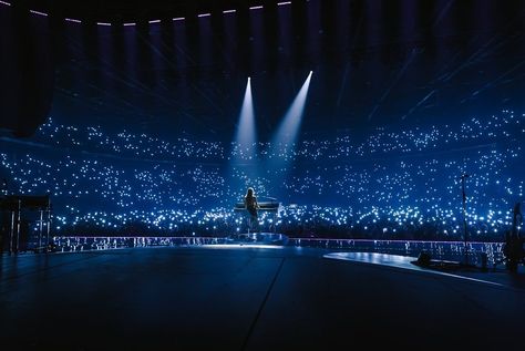 Concert View From Stage, Concert Crowd From Stage, Back Stage Aesthetic, Concert Stage Aesthetic, Stage Design Concert, Singer Motivation, Stage Aesthetic, Future Concert, Singer Dr