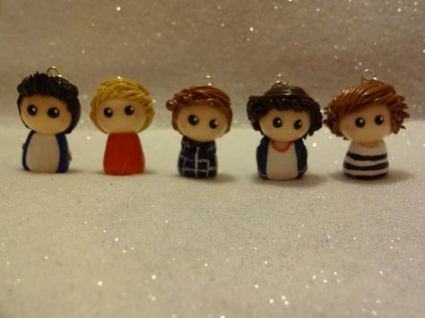 one direction chibi clay Polymer Figurine, One Direction Crafts, Polymer Charms, 1d Merch, Chibi Doll, Lily King, Charm Ideas, Clay Magnets, Art Journal Therapy