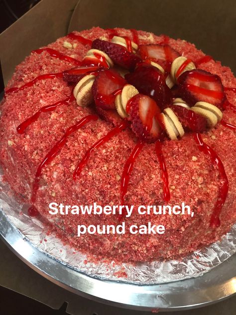 Unique Pound Cakes, Strawberry Crunch Pound Cake, Crunch Pound Cake, Comfort Food Recipes Casseroles, Dessert Shooters Recipes, Pound Cake Recipes Easy, Bundt Recipes, Strawberry Crunch, Baking Recipes Cookies