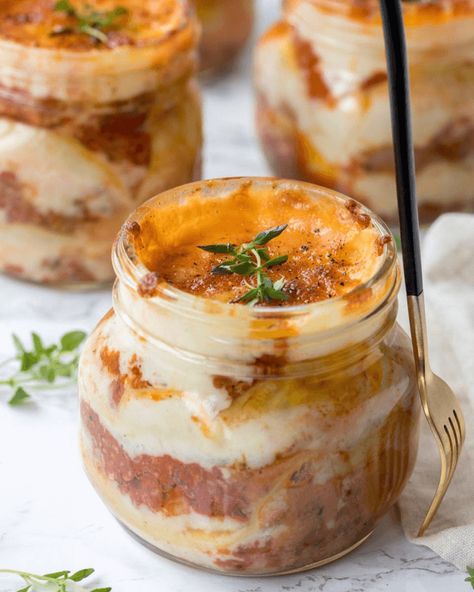 Mason Jar Lasagna, Appetizers In Mason Jars, Individual Soup In A Jar, Mason Jar Picnic Food, Meal In A Cup, Low Calorie Mason Jar Meals, Noodle Mason Jar Recipes, Rice Mason Jar Meals, Mason Jar Bread Recipes