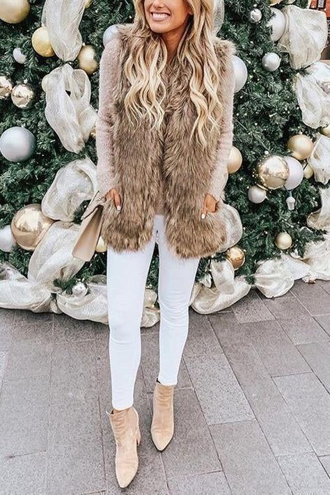 ed519dacc89b2bead3f453b0b05a4a8bdesc49293866ri Faux Fur Vests Outfits, Fur Vest Outfits, Faux Fur Vest, Faux Fur Vests, Sleeveless Jacket, Thanksgiving Outfit, Vest Outfits, Looks Chic, Fur Vest