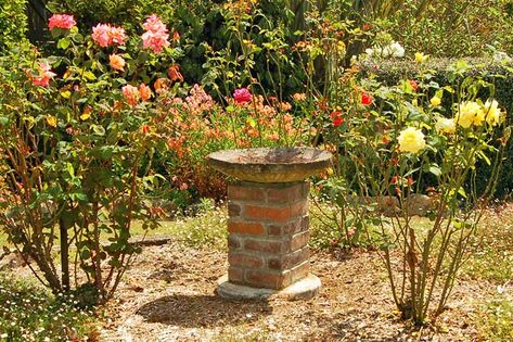 Bricks In Garden, Brick House Exterior Makeover, Making A Compost Bin, Brick Garden, Modern Garden Design, Old Bricks, Planter Stand, Design Garden, Outdoor Landscaping