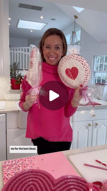 Shannon Doherty on Instagram: "VALENTINES DAY JUMBO LOLLIPOPS!🍭 Save this adorable idea for Valentine’s Day !! all you need are some cute paper plates - and full them with goodies! These are great because of the size ( super fun) and can fill a ton! Comment - Link - I will send you a link to all the supplies you need to make these! Follow me @athomewith.shannon for the best super simple ideas your entire family will LOVE!! This is one of those ideas you will love!! These make great little surprise gifts for you to wake your family up with on Valentine’s Day morning ( you can use extra large paper plates if you want to fill them with even more too!!) I also think this could make a great class valentine for your family to bring to school!! First off the big size is fun so everyone will l Paper Plate Lollipop Filled With Candy, Idea For Valentine, Shannon Doherty, Class Valentines, Cute Paper, Simple Ideas, Surprise Gifts, Super Simple, Paper Plates