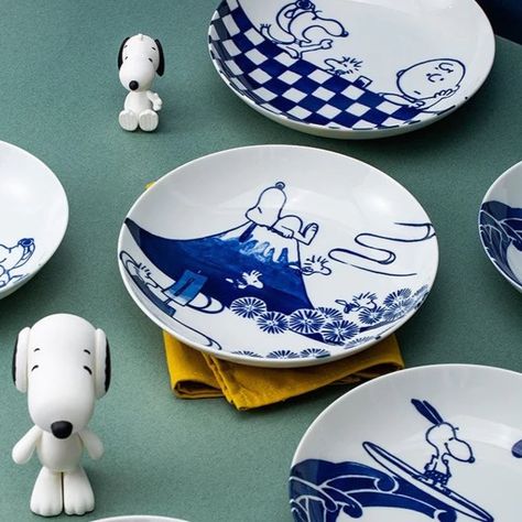 snoopy fine china Snoopy Merchandise, Brighton Townhouse, Snoopy And Charlie Brown, Snoopy Collection, Snoopy Gifts, Pasta Plate, White Pasta, Pasta Plates, Snoopy Wallpaper