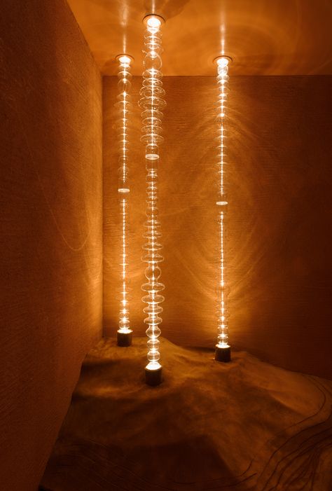 Lighting Sculpture Installation, Creative Room Lighting, Cool Light Designs, Light Installation Architecture, Hanging Lights Ideas, Upward Lighting, Light Interior Design, Relaxing Lighting, Aura Light