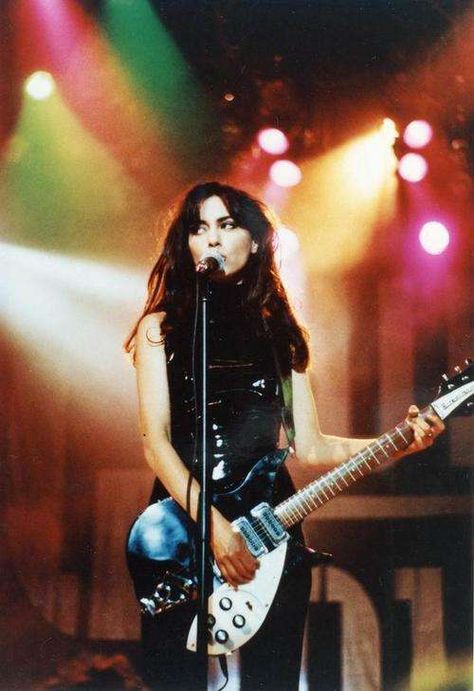 Susanna Hoffs Women In Rock, Susanna Hoffs, Female Rock Stars, Women Of Rock, Guitar Girl, Music Pics, Female Guitarist, Female Musicians, Joan Jett