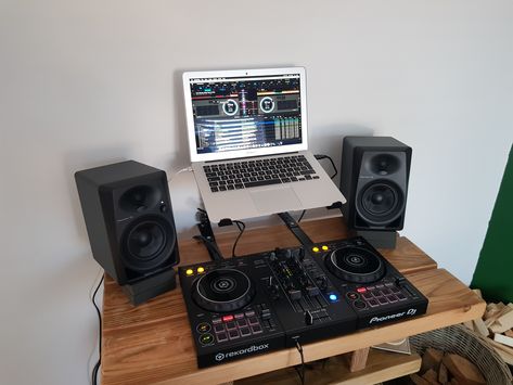 Dj Equipment Pioneer Dj, Dj Set Up Home, Dj Setup Ideas Home, Home Dj Setup, Ddj 400, Pioneer Dj Controller, Learn To Dj, Yamada Hizashi, Dj Table