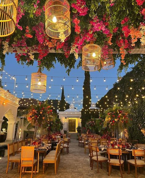 Wedding Light Fixtures, Colombian Theme Wedding, Outdoor Mexican Wedding Ideas, Spanish Style Wedding Aesthetic, Early 2000s Wedding Aesthetic, Colorful Mexican Wedding Decor, Garden Wedding Set Up, Cute Cheap Wedding Ideas, Wedding In Colombia