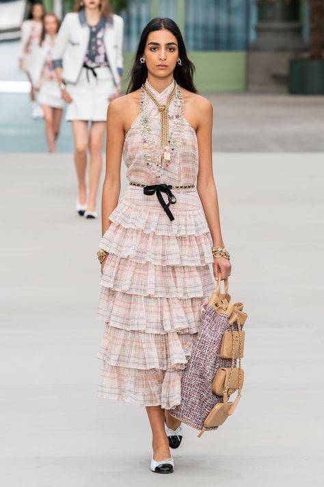 Chanel Resort 2020 Collection - Vogue Chanel Lifestyle, Chanel Office, Chanel Summer, Ellie Bamber, Chanel 2020, Midsummer Dream, Floral Applique Dress, Moda Chanel, Chanel Fashion Show