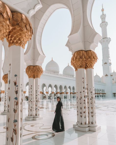 Mosque Turkey, Medina Saudi Arabia, Grand Mosque Abu Dhabi, Sultan Qaboos Grand Mosque, Abu Dhabi Travel, Dubai Holidays, Dubai Vacation, Dubai Aesthetic, Sheikh Zayed Grand Mosque