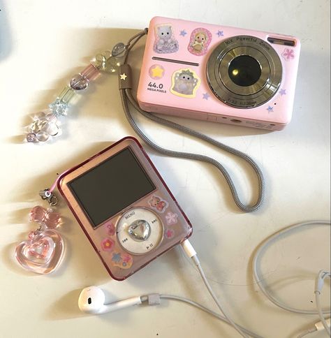 Cute Camera Stickers, Decorating Camera With Stickers, Camera Decor Ideas, Pink Digital Camera Aesthetic, Decorated Camera Aesthetic, Camera Decorations Sticker, Digital Camera With Stickers, Decorating Digital Camera, Ipod Y2k