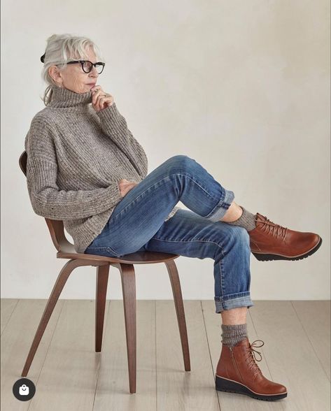 Stockholm Fashion Aesthetic, Middle Aged Woman Fashion, Old Lady Style, Gen Z Fashion Trends, Old Lady Fashion, Mode Over 50, Middle Aged Women Fashion, Gen Z Fashion, Over 50 Fashion