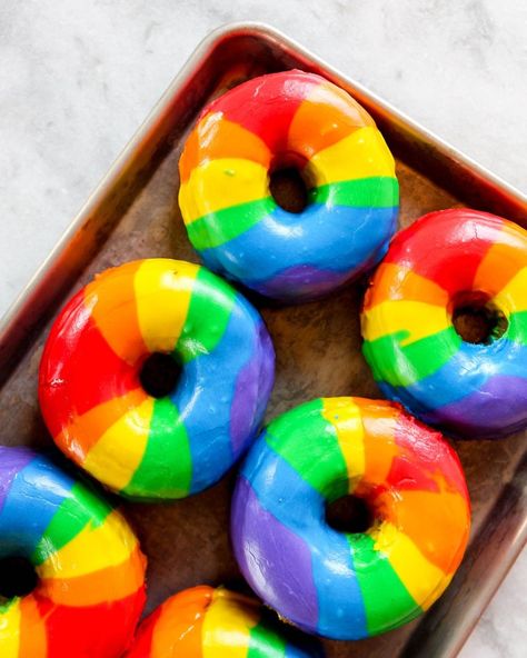 Rainbow Popcorn, Rainbow Mirror, Rainbow Donut, Pikmi Pops, Cute Donuts, Mirror Glaze, Rainbow Food, Birthday Party Food, Taste The Rainbow