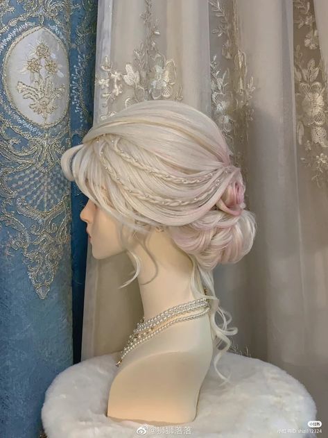 Anime Princess Hairstyles, Fantasy Princess Hairstyle, Princess Style Hair, Villainess Hairstyle, Creative Long Hairstyles, Hair Styles Princess, White Hair Styling, Long Hair Fancy Hairstyles, Masquerade Hairstyles For Short Hair