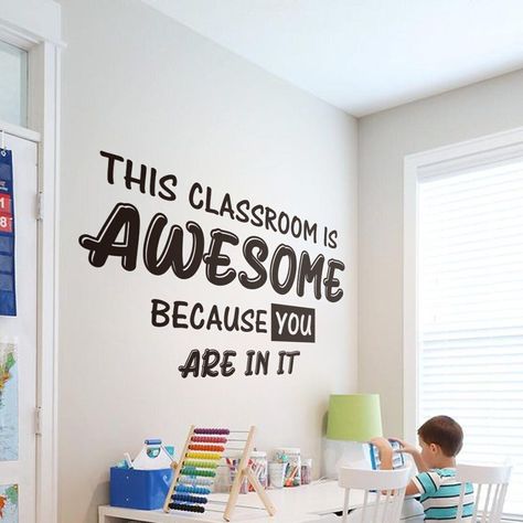 High School Classroom Decorating Ideas English Decoration Wall, After School Decor Ideas, English Class Decoration Room Decor, Class Wall Decoration Ideas High School, Classroom Graffiti Wall, School Sayings For Walls, English Classroom Wall Decor, Picture Wall Ideas Classroom, Classroom Motivational Wall