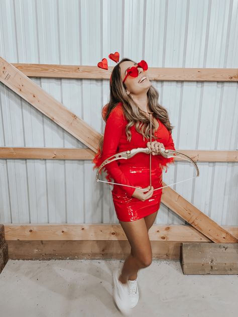 Red clothes, red heart glasses, heart headband and bow and arrow Holiday Costume Ideas Valentines Day, Valentines Day Costume Women, Valentine’s Day Costume Ideas, Valentines Day Halloween Costume, Diy Cupid Costume Women, Valentines Costume Ideas, Valentine’s Day Costume, Cupid Outfit Costumes, Diy Cupid Costume