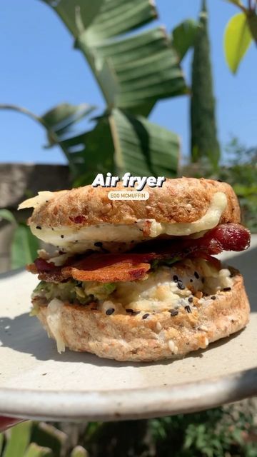 Healthy + Balanced Recipes on Instagram: "Are you looking for a quick and easy breakfast option for your busy mornings? These AIR FRYER EGG MCMUFFINS BY @melissas_healthykitchen are a must try! Save for later and follow for more easy air fryer recipes✔️ Air Fryer Egg McMuffin: 1 English muffin 1-2 eggs Everything but the bagel seasoning to taste 1-2 Tbsp cheese of choice Avocado 2 slices bacon of choice Instructions: 1. Slice English muffin in half and place in air fryer dish 2. Crack 1 egg Balanced Recipes, Easy Air Fryer Recipes, Everything But The Bagel Seasoning, Easy Breakfast Options, Egg Mcmuffin, Everything But The Bagel, Runny Eggs, Recipes Air Fryer, Bagel Seasoning