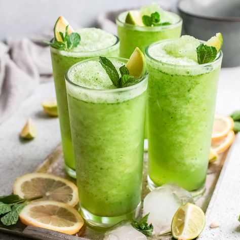 Lemon Mint Smoothie, Lemon And Mint Drink, Egyptian Lemonade Recipe, Limonana Mint, Lemon Mint Drink, Hanukkah Tablescape, Mint Drink Recipe, Egyptian Foods, Mint Lemonade Recipe