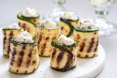 Zucchini Pommes, Zucchini Rolls, Guilt Free Snacks, Grilled Zucchini, Light Dinner, Healthy Sides, Idee Pasto Sano, Cooking On The Grill, Lemon Recipes