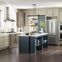 Cabinet Color Trends - Diamond Cabinetry Three Tone Kitchen, Two Tone Kitchen Cabinets Color Combinations, Lowes Kitchen Cabinets, Online Kitchen Design, Ikea Kitchen Planner, Kitchen Cabinets Color Combination, Kitchen Design Centre, Two Tone Kitchen Cabinets, Maple Kitchen Cabinets