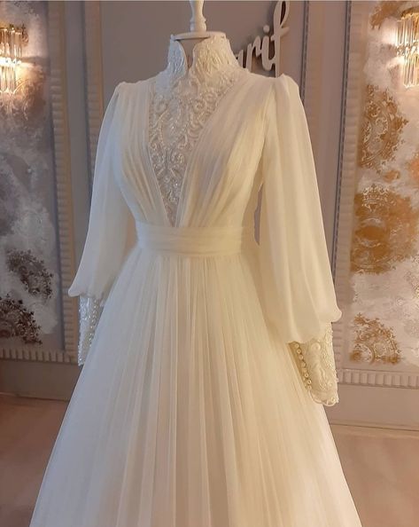 Gaouns Dress Gowns For Wedding, Gaouns Dress Gowns, Shopping Photoshoot, Dress Muslim Modern, Baju Kahwin, Muslimah Wedding Dress, Photoshoot Summer, Best Gowns, Bride Dress Simple