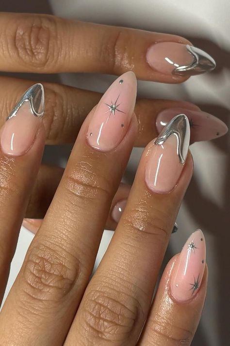 Add a touch of elegance and edge to your style with these sophisticated sheer pink stiletto nails featuring silver chrome French tips and delicate star designs. The perfect blend of chic and glam to make a fashion-forward statement. ✨ // Photo Credit: Instagram @ceesclaws Silver Nail Designs, Chrome Nails Designs, October Nails, Silver Nail, Stiletto Nails Designs, Metallic Nails, Nagel Inspo, Cat Kuku, Silver Nails