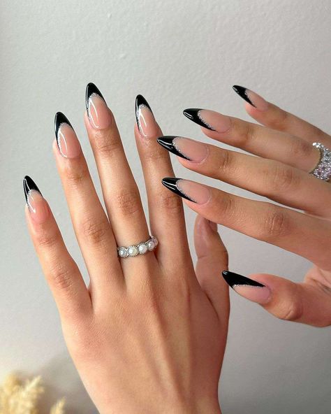 Black French Nails, Black Almond Nails, Black And White Nail, Almond Nails French, Kutek Disney, Manikur Kuku, Black Acrylic Nails, Almond Nails Designs, Almond Nail