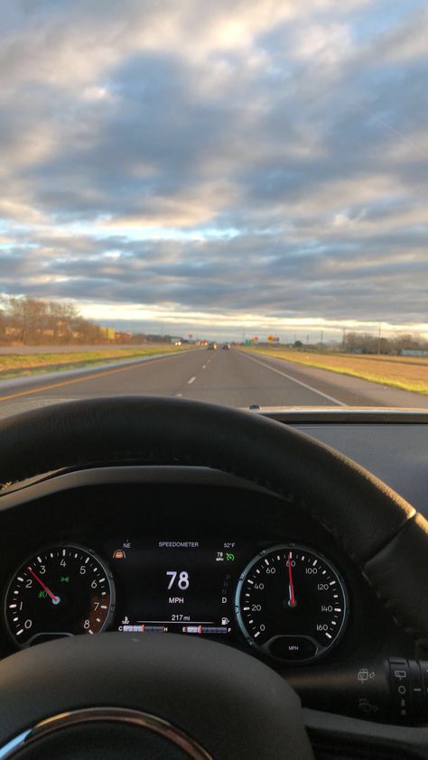 Fake Car Driving Snaps Morning, Morning In Car, Morning Drive Snap, Driving Aesthetic Morning, Morning Drive Aesthetic, Driving Morning, Jeep Renegade Aesthetic, Country Snaps, Driving On Highway