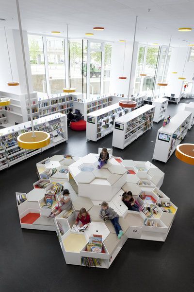 Education Design Interior, Library Seating, School Library Design, Library Architecture, School Interior, Childrens Library, Interior Design School, Kids Library, Playground Design