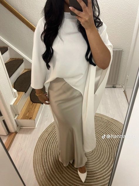 not my pic- love the skirt and such a cute outfit! Modest Outfits Muslim, Outfits Muslim, Holiday Outfits Summer, Mode Hijabi, Mode Hipster, Eid Outfit, Modesty Outfits, Outfit Zara, Mode Zara