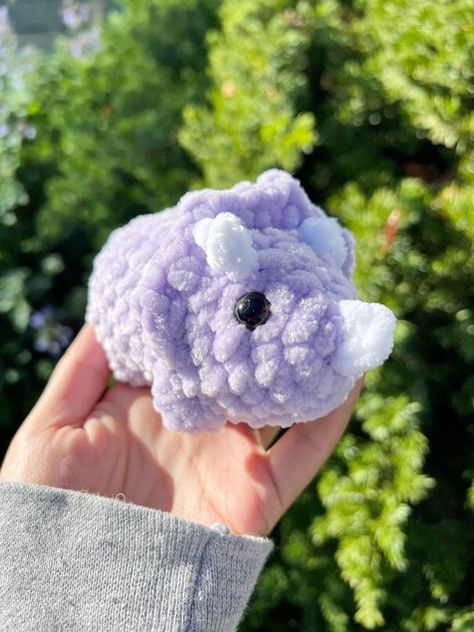 Crochet Triceratops Plushie (purple)| Amigurumi Crochet toys patterns free amigurumi #crochettoyspatternsfreeamigurumi #crochet #crochettoy #crochetpattern #crochetpatterns 1.769 Crochet Ideas With Purple Yarn, Purple Amigurumi, Toys Quotes, Crochet Triceratops, Free Patterns For Crochet, Patterns For Crochet, Purple Crochet, Purple Vibe, Crochet Stuff